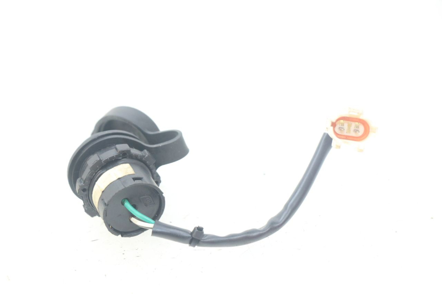 photo de TOMADA DO ISQUEIRO SYM ORBIT III 3 4T 50 (2018 - 2021) - Zoom do estado de desgaste