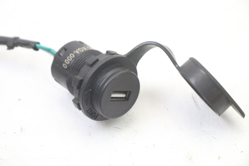 photo de TOMADA DO ACENDEDOR DE CIGARROS SYM ORBIT III 3 4T 50 (2021 - 2025) - Detalhe da peça