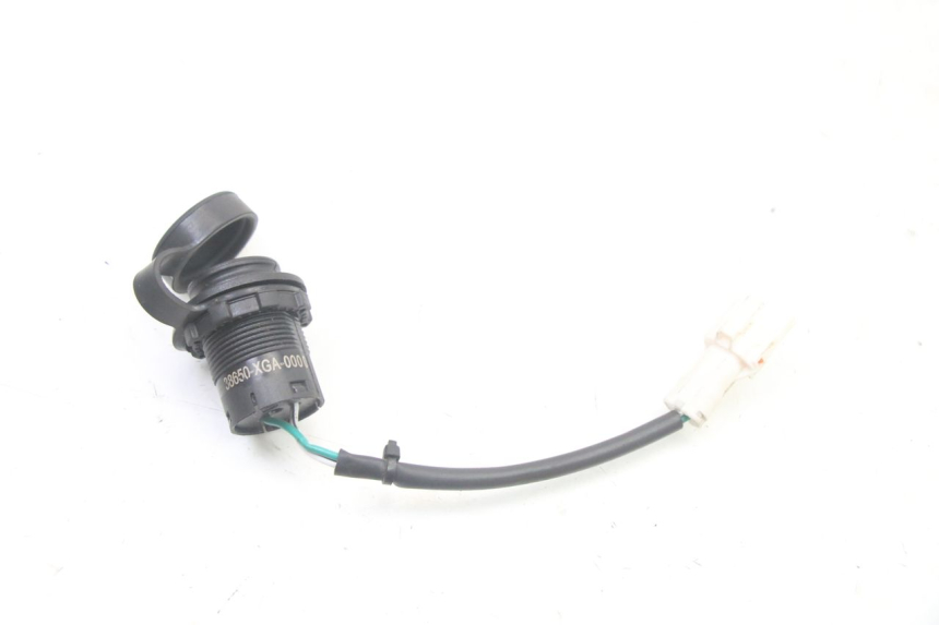 photo de TOMADA DO ACENDEDOR DE CIGARROS SYM ORBIT III 3 4T 50 (2021 - 2025) - Zoom do estado de desgaste