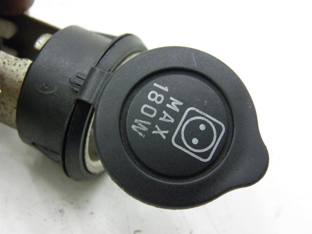 photo de TOMADA DO ACENDEDOR DE CIGARROS PIAGGIO X9 EVOLUTION 125 (2003 - 2007) - Detalhe da peça