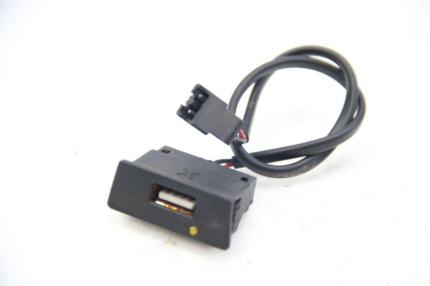photo de TOMADA DO ISQUEIRO RED ELECTRIC RED E PRO 1 (2017 - 2019) - Detalhe da peça