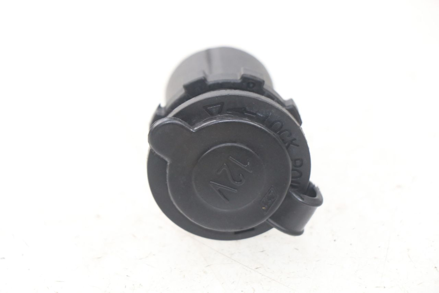 photo de TOMADA DO ACENDEDOR DE CIGARROS DAELIM S4 50 (2010 - 2015) - Zoom do estado de desgaste