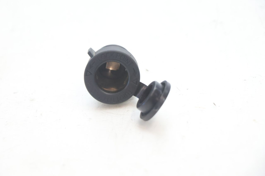 photo de TOMADA DO ACENDEDOR DE CIGARROS CAN-AM SPYDER RS 1000 (2008 - 2012) - Zoom do estado de desgaste