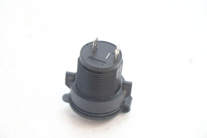 photo de TOMADA DO ACENDEDOR DE CIGARROS CAN-AM SPYDER RS 1000 (2008 - 2012) - Ampliação técnica