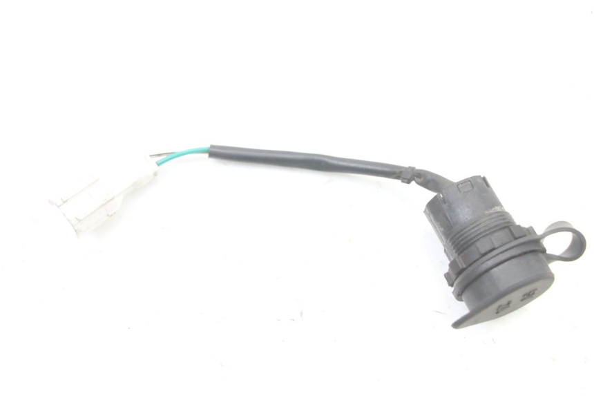 photo de TOMADA DO ACENDEDOR DE CIGARROS SYM FIDDLE 3 III 125 (2014 - 2020) - Zoom do estado de desgaste