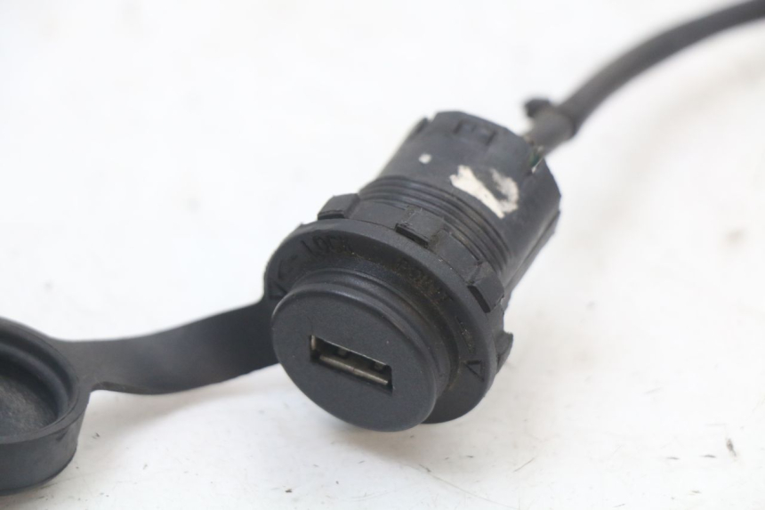 photo de TOMADA DO ISQUEIRO SYM ORBIT III 3 4T 50 (2018 - 2021) - Zoom do estado de desgaste