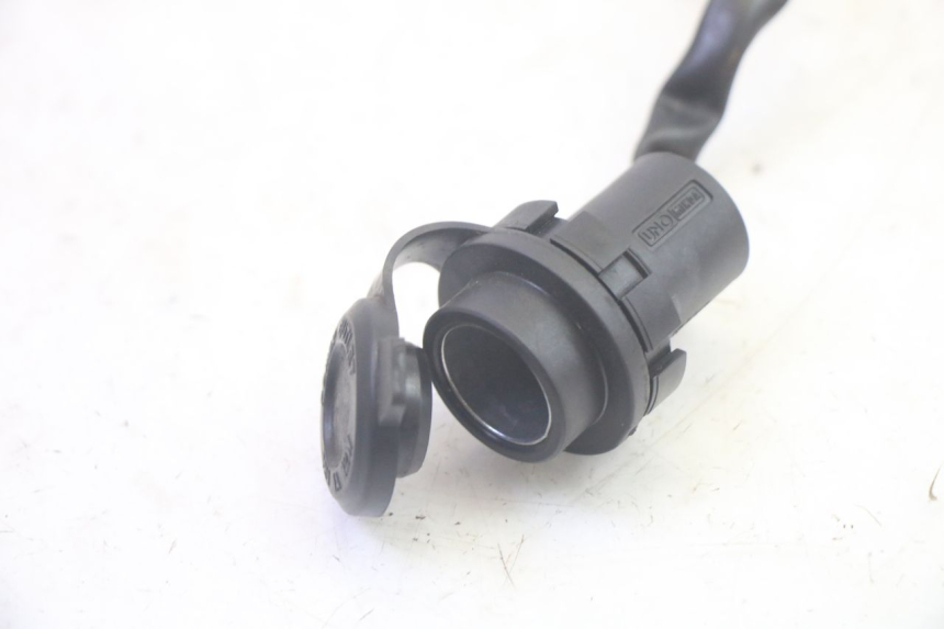 photo de TOMADA DO ACENDEDOR DE CIGARROS YAMAHA TRICITY 300 (2020 - 2024) - Zoom do estado de desgaste