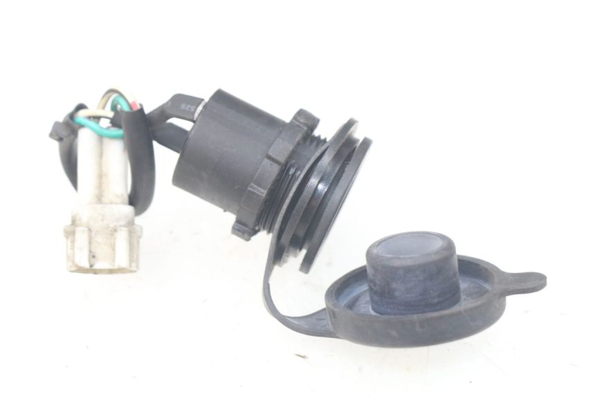 photo de TOMADA DO ACENDEDOR DE CIGARROS TGB X-MOTION XMOTION 125 (2008 - 2014) - Detalhe da peça