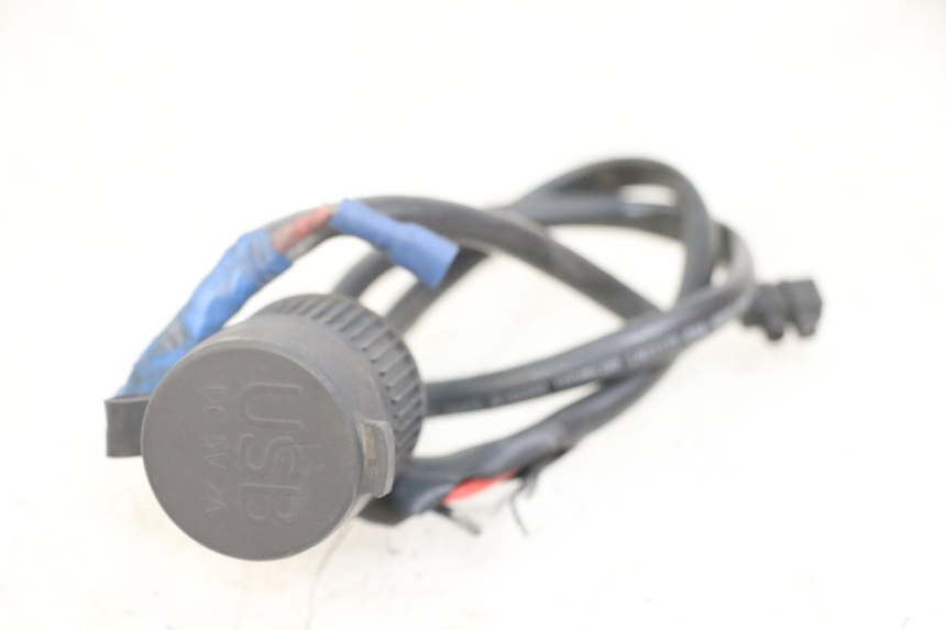 photo de TOMADA DO ISQUEIRO PIAGGIO XEVO - X EVO 125 (2007 - 2017) - Zoom do estado de desgaste