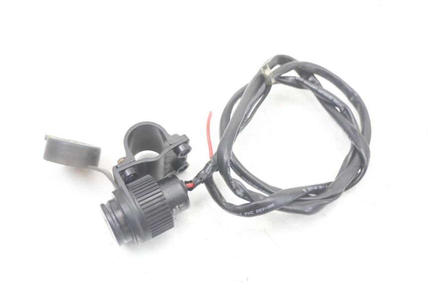 photo de TOMADA DO ACENDEDOR DE CIGARROS YAMAHA FZ1 FAZER 1000 (2007 - 2009) - Vista geral