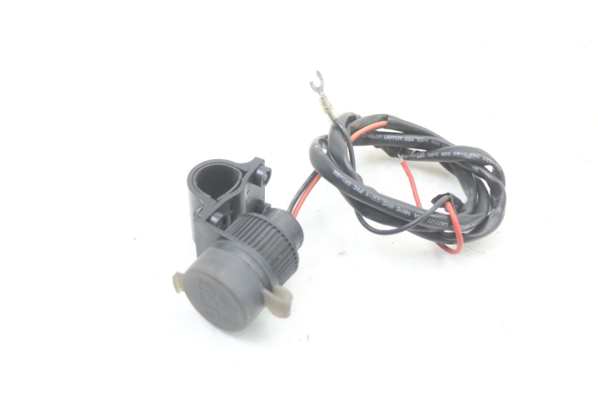 photo de TOMADA DO ACENDEDOR DE CIGARROS YAMAHA XJ6 ABS 600 (2008 - 2016) - Zoom do estado de desgaste