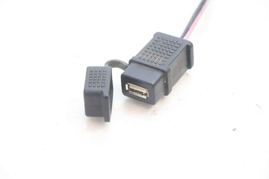 photo de TOMA USB PIAGGIO MP3 HPE 530 (2022 - 2026) - Detalhe da peça