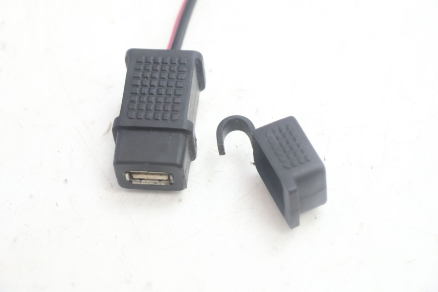 photo de TOMA USB PIAGGIO MP3 500 (2016 - 2018) - Vista geral