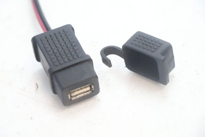 photo de TOMA USB PIAGGIO MP3 500 (2016 - 2018) - Pontos de fixação