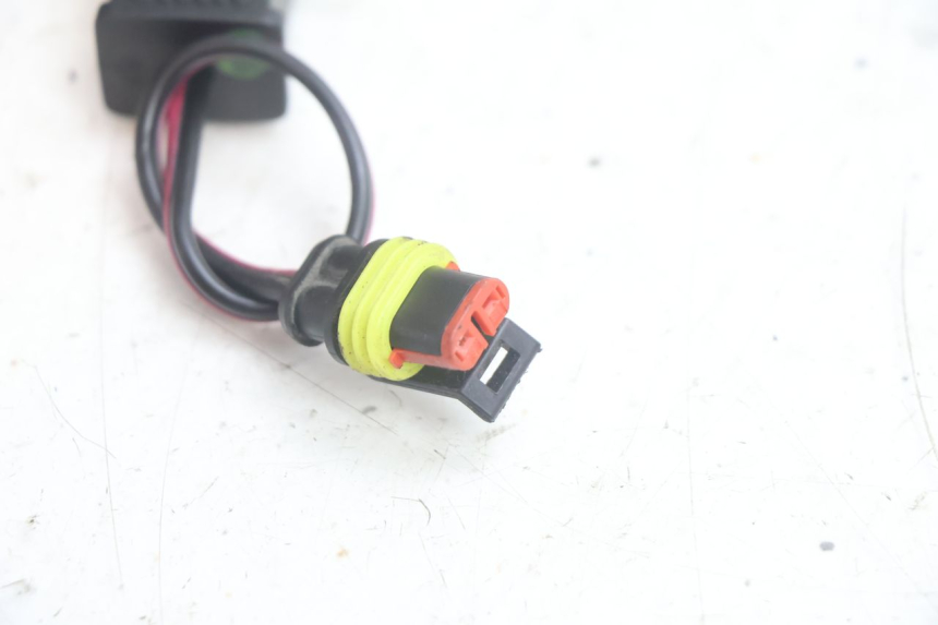 photo de TOMADA USB PIAGGIO NEW TYPHOON 50 (2018 - 2021) - Outro ângulo de visão
