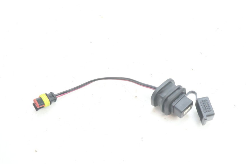 photo de TOMADA USB PIAGGIO NEW TYPHOON 50 (2018 - 2021) - Vista principal