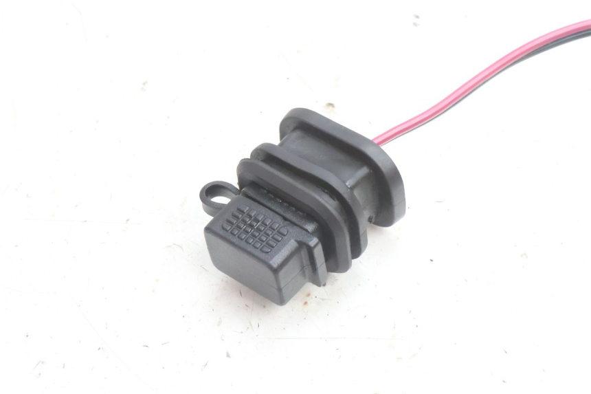 photo de TOMADA USB PIAGGIO NEW TYPHOON 50 (2018 - 2021) - Ampliação técnica