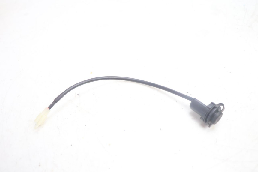 photo de TOMADA USB JM MOTORS R-MAX TECH 50 (2024 - 2026) - Zoom do estado de desgaste