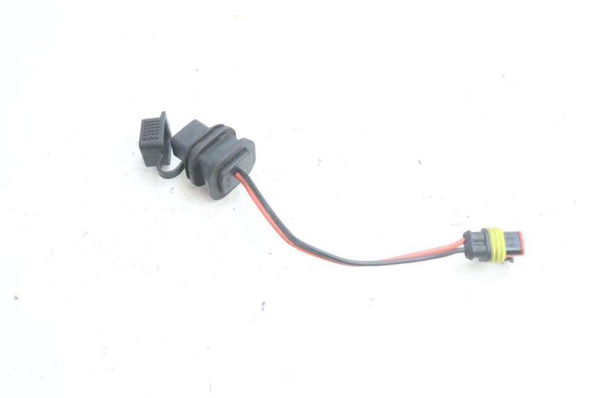 photo de TOMA USB PIAGGIO VESPA PRIMAVERA 2T 50 (2013 - 2018) - Zoom do estado de desgaste