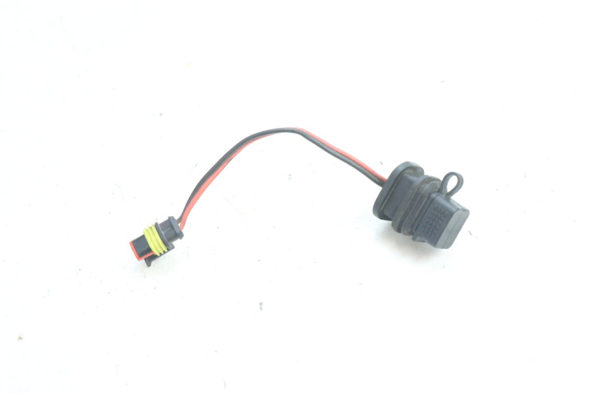 photo de TOMA USB PIAGGIO VESPA PRIMAVERA 2T 50 (2013 - 2018) - Outro ângulo de visão