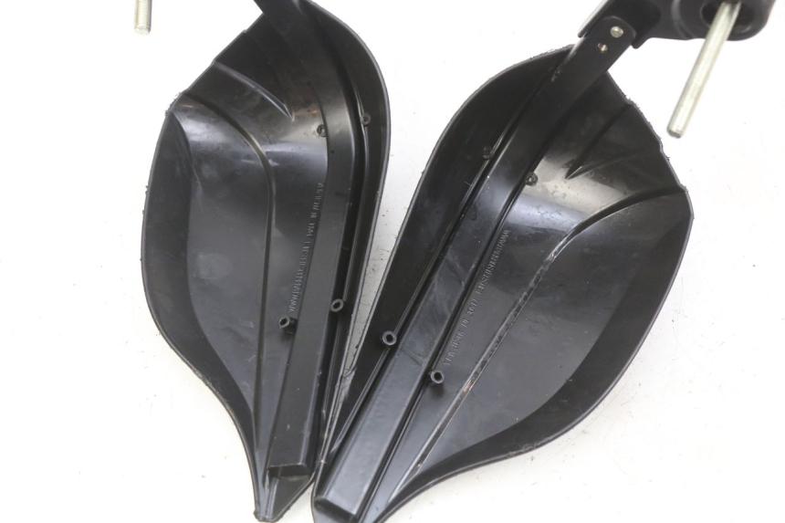 photo de PROTETOR DE MÃO HONDA CB R 1000 (2018 - 2023) - Detalhe da peça