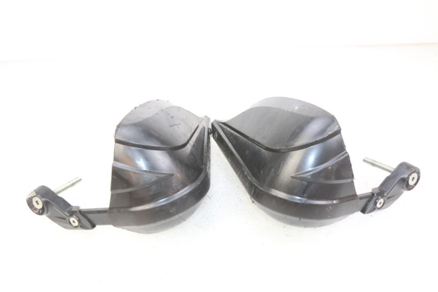 photo de PROTETOR DE MÃO HONDA CB R 1000 (2018 - 2023) - Vista de perto