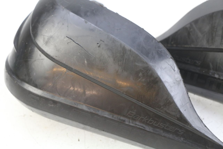 photo de PROTETOR DE MÃO HONDA CB R 1000 (2018 - 2023) - Estado da superfície
