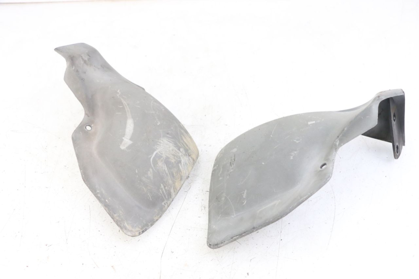 photo de PROTETOR DE MÃO APRILIA SCARABEO GT 125 (1999 - 2007) - Outro ângulo de visão