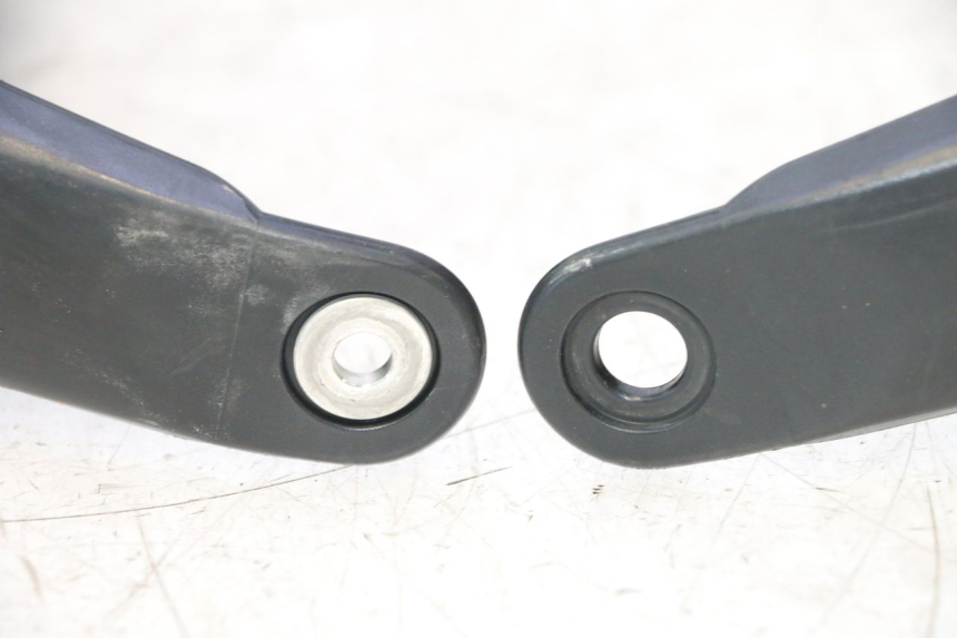 photo de PROTETOR DE MÃO YAMAHA TDM ABS 900 (2002 - 2014) - Zoom do estado de desgaste