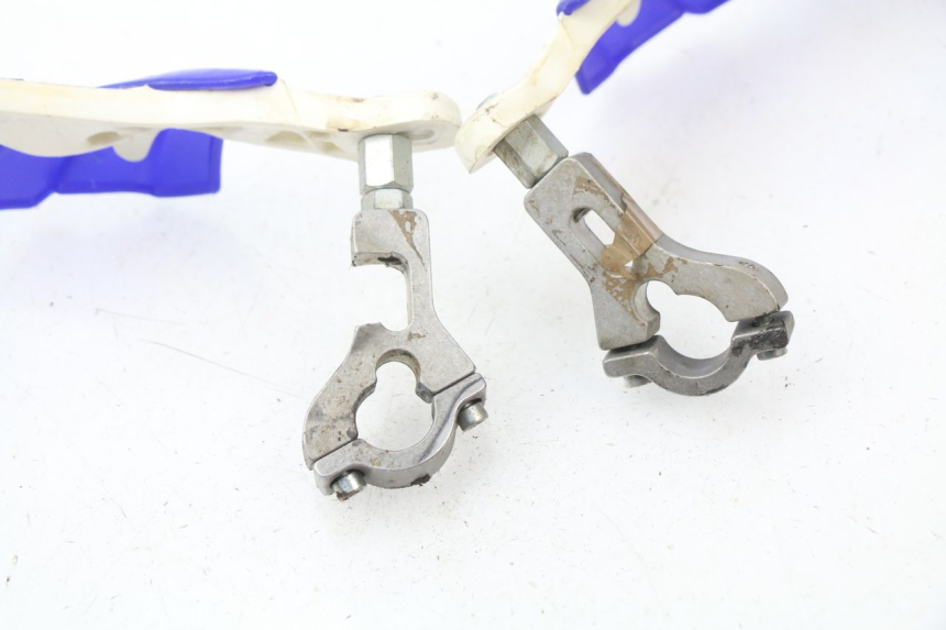 photo de PROTETOR DE MÃO YAMAHA YZ 80 (1998 - 2001) - Detalhe da peça
