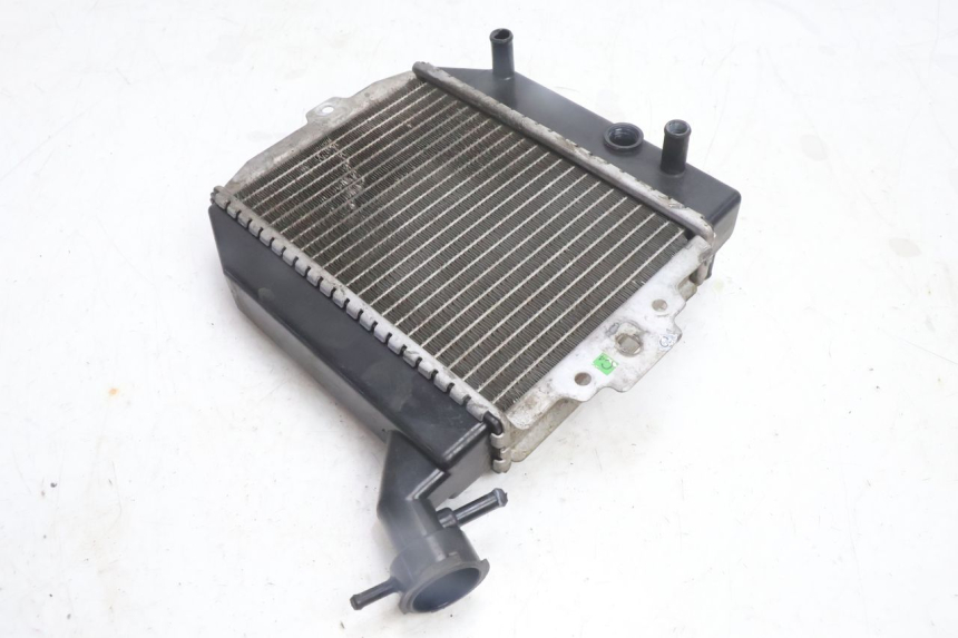 photo de RADIADOR PEUGEOT CITYSTAR 125 (2011 - 2017) - Outro ângulo de visão