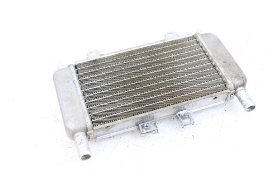 photo de RADIADOR GILERA DNA 50 (2000 - 2007) - Outro ângulo de visão