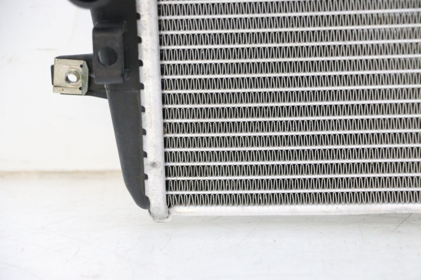 photo de RADIADOR DIREITO BMW R GS 1250 (2021 - 2024) - Marcações e referências