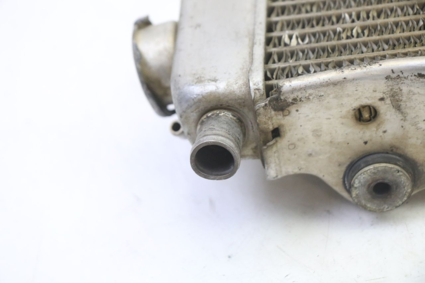 photo de RADIADOR DIREITO YAMAHA YZ 125 (1998 - 2005) - Detalhes característicos