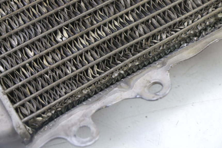 photo de RADIADOR DIREITO YAMAHA YZ 125 (1998 - 2005) - Outro ângulo de visão