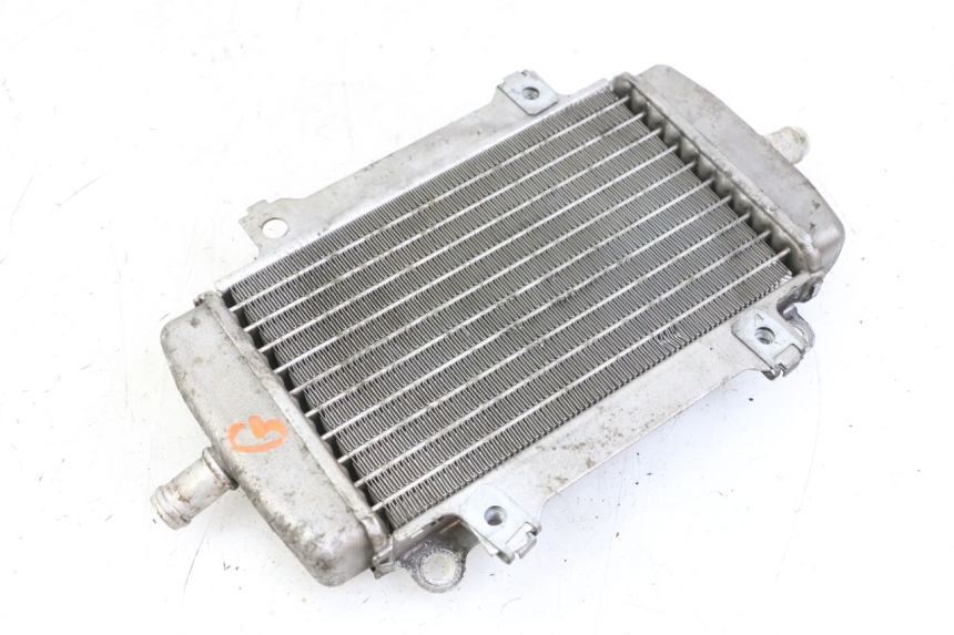 photo de RADIADOR ESQUERDO PIAGGIO VESPA GRANTURISMO 200 (2004 - 2005) - Pontos de fixação