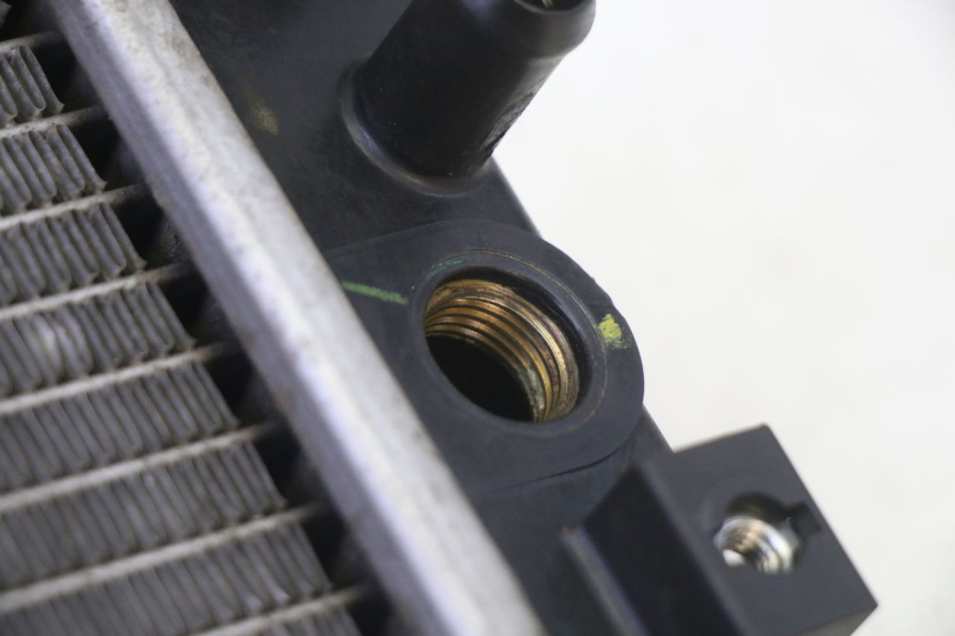 photo de RADIADOR KYMCO GRAND DINK 125 (2008 - 2014) - Zoom do estado de desgaste