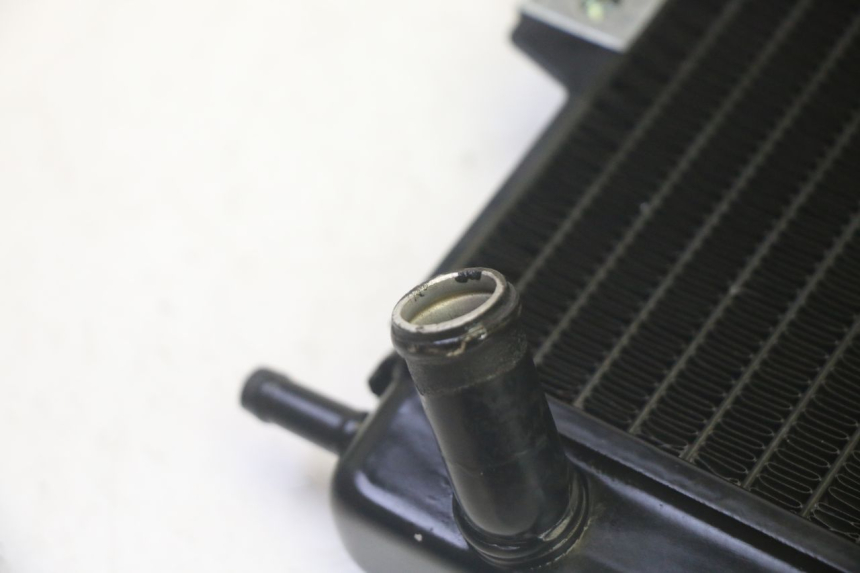 photo de RADIADOR PIAGGIO MP3 HPE 350 (2018 - 2020) - Pontos de fixação