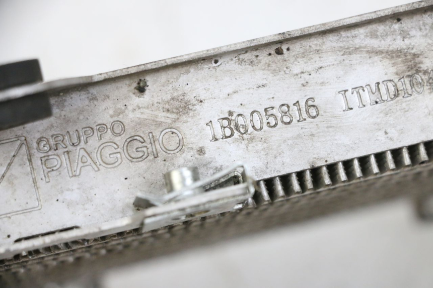 photo de RADIADOR PIAGGIO MP3 HPE 300 (2019 - 2026) - Zoom do estado de desgaste