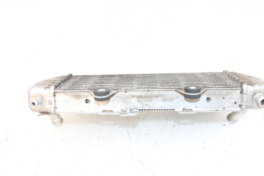 photo de RADIADOR PIAGGIO MP3 HPE 300 (2019 - 2026) - Pontos de fixação