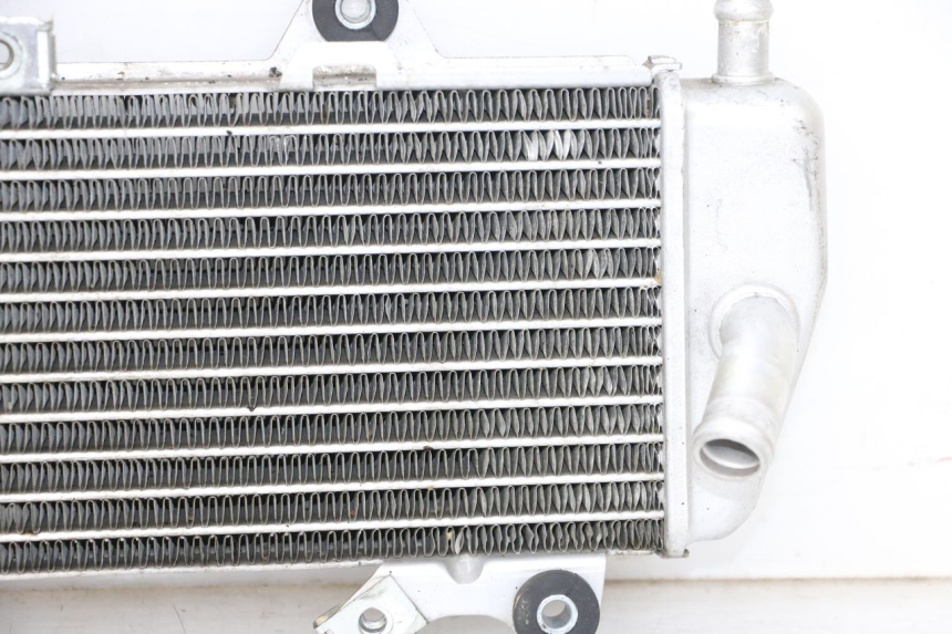 photo de RADIADOR PIAGGIO MP3 HPE 300 (2019 - 2026) - Marcações e referências