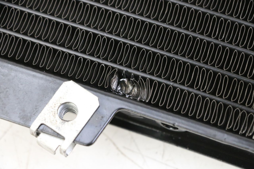 photo de RADIADOR PIAGGIO MP3 500 (2014 - 2017) - Pontos de fixação