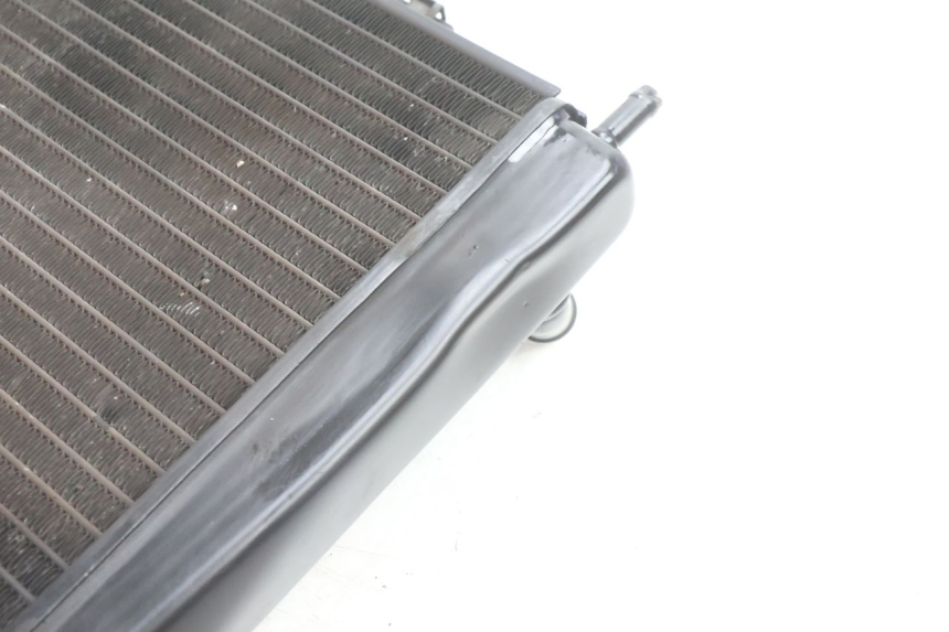 photo de RADIADOR PIAGGIO MP3 500 (2016 - 2018) - Detalhes característicos