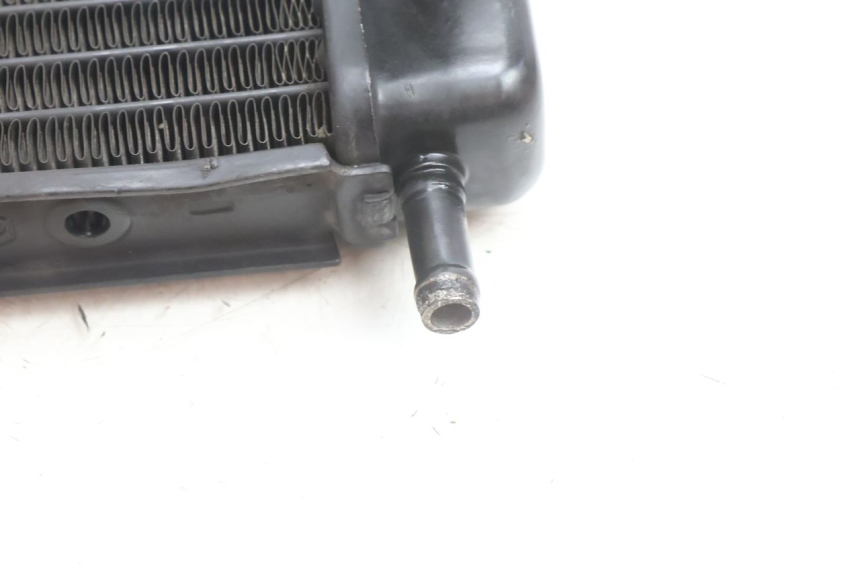 photo de RADIADOR PIAGGIO MP3 500 (2016 - 2018) - Pontos de fixação