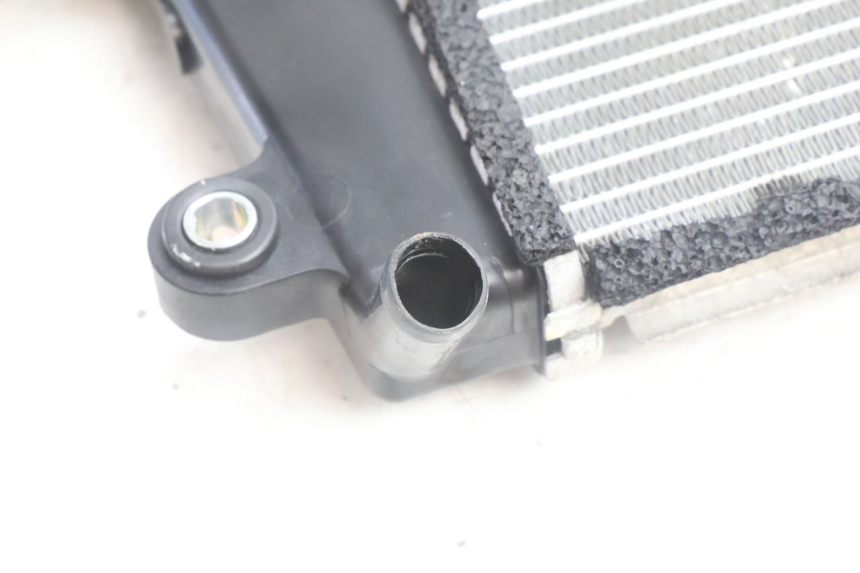 photo de RADIADOR YAMAHA N-MAX NMAX 125 (2021 - 2024) - Outro ângulo de visão