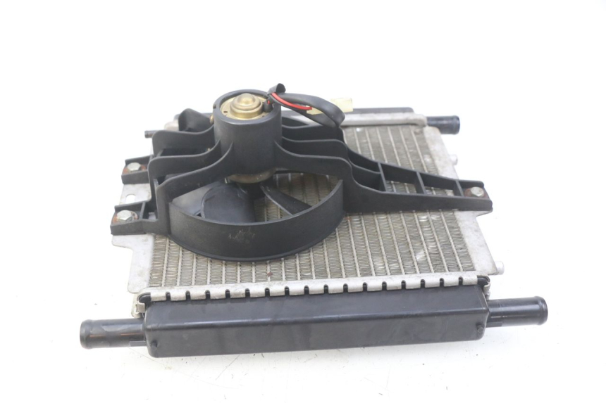 photo de RADIADOR PEUGEOT SATELIS COMPRESSOR K15 125 (2006 - 2009) - Outro ângulo de visão