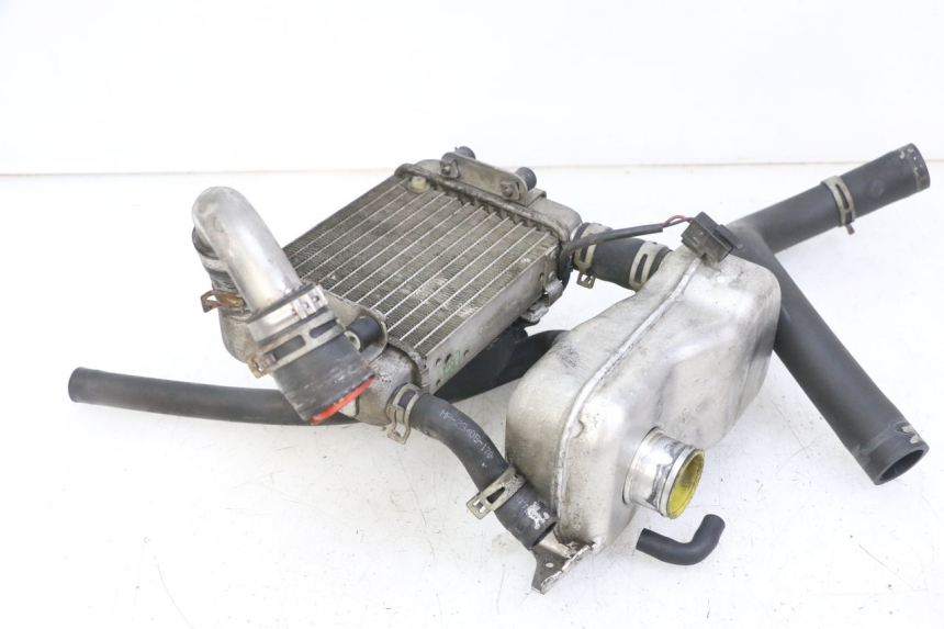photo de RADIADOR PEUGEOT SATELIS COMPRESSOR K15 125 (2006 - 2009) - Detalhe da peça