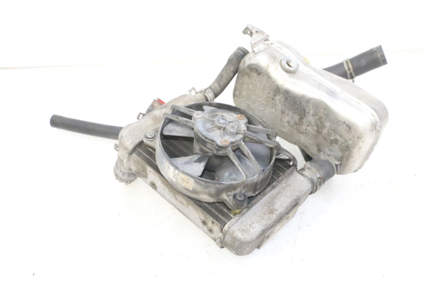 photo de RADIADOR PEUGEOT SATELIS COMPRESSOR K15 125 (2006 - 2009) - Outro ângulo de visão