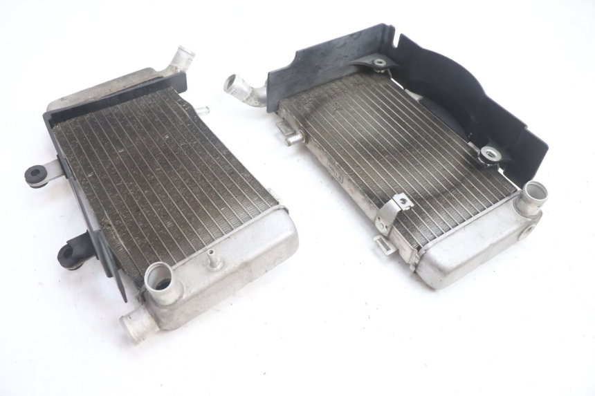 photo de RADIADOR HONDA VFR FI RC46 800 (1998 - 2001) - Zoom do estado de desgaste
