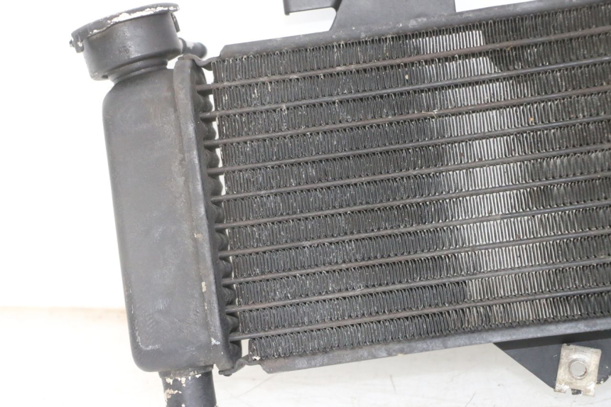 photo de RADIADOR HONDA XLV VARADERO 125 (2000 - 2006) - Detalhes característicos